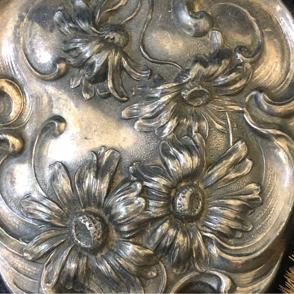 Antique Victorian Art Nouveau Womens Vanity Set Mirror Brush Repousse *no mirror - Picture 3 of 7